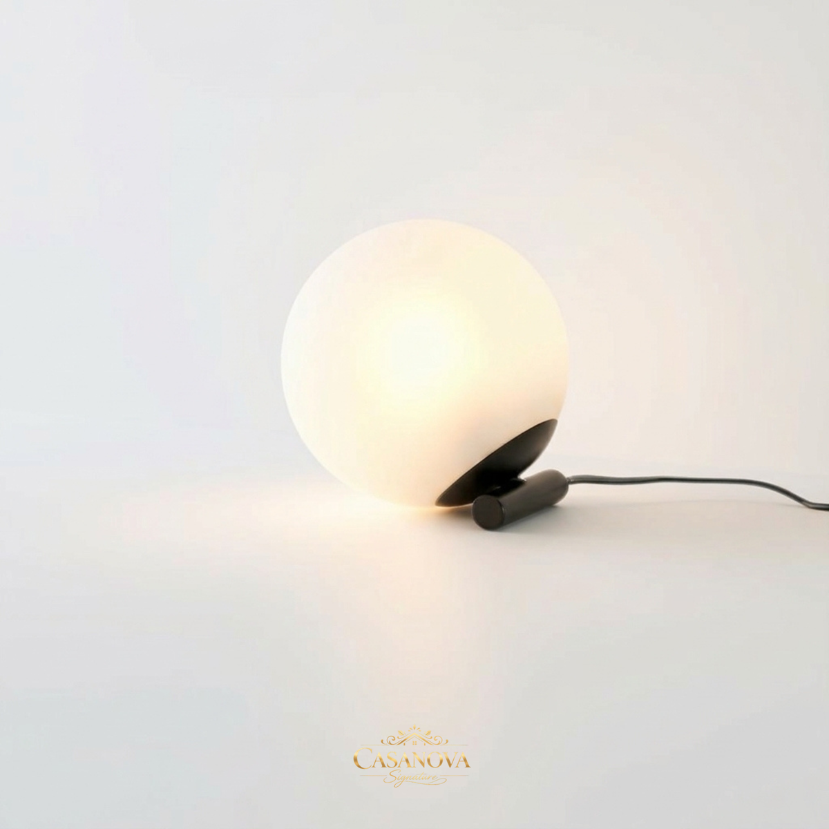 lampe-a-poser-globe-opalin-metal-noir-andas-nymolla